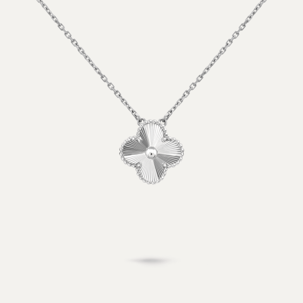 Van Cleef & Arpels Vintage Alhambra pendant 4